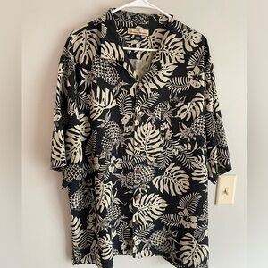 👕 Tommy Bahama Men’s Navy & Beige Pineapple & Leaf Hawaiian Silk Shirt. 👕